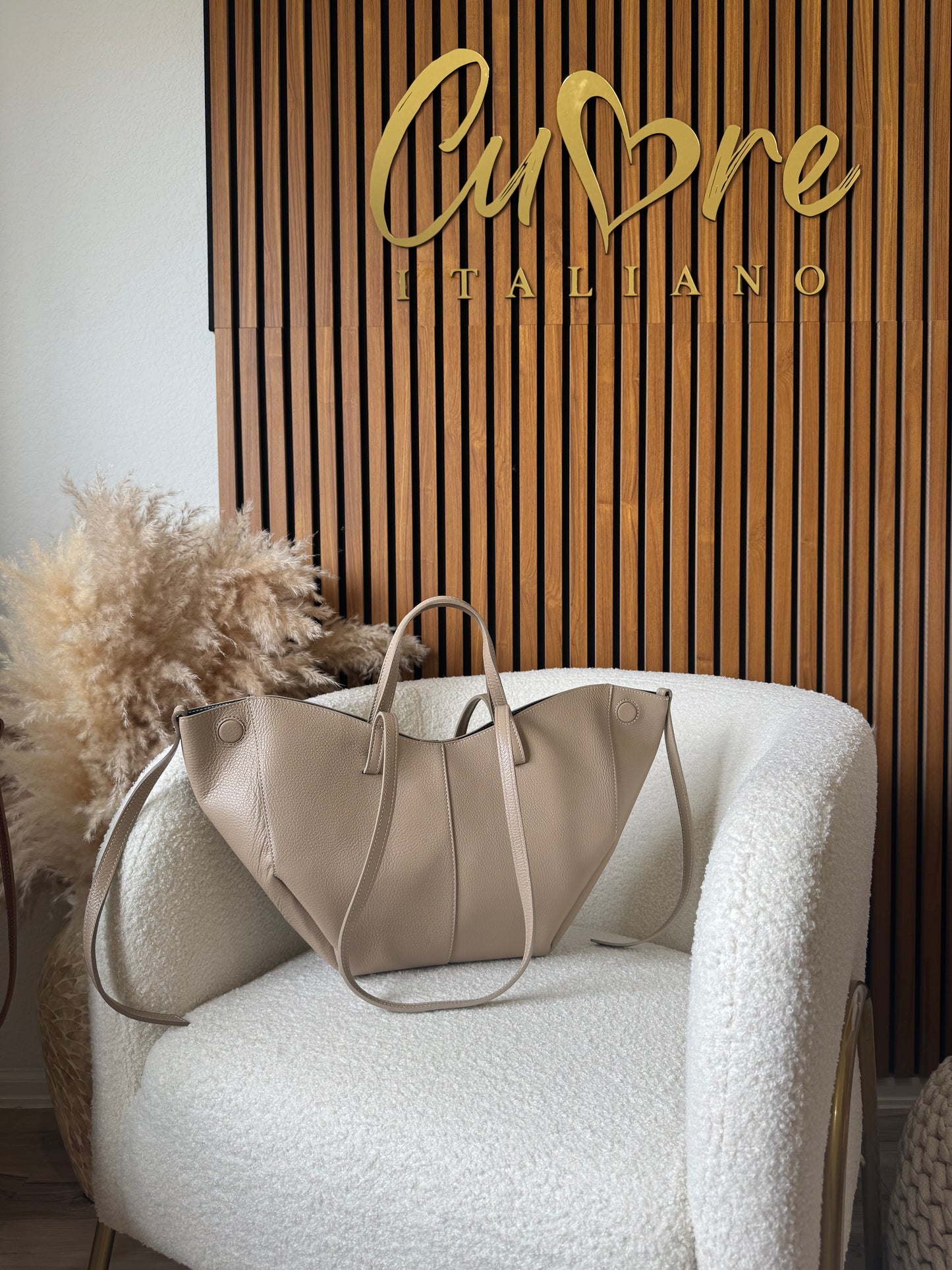 The Italian leather Tote bag Without the Luxury Markup!