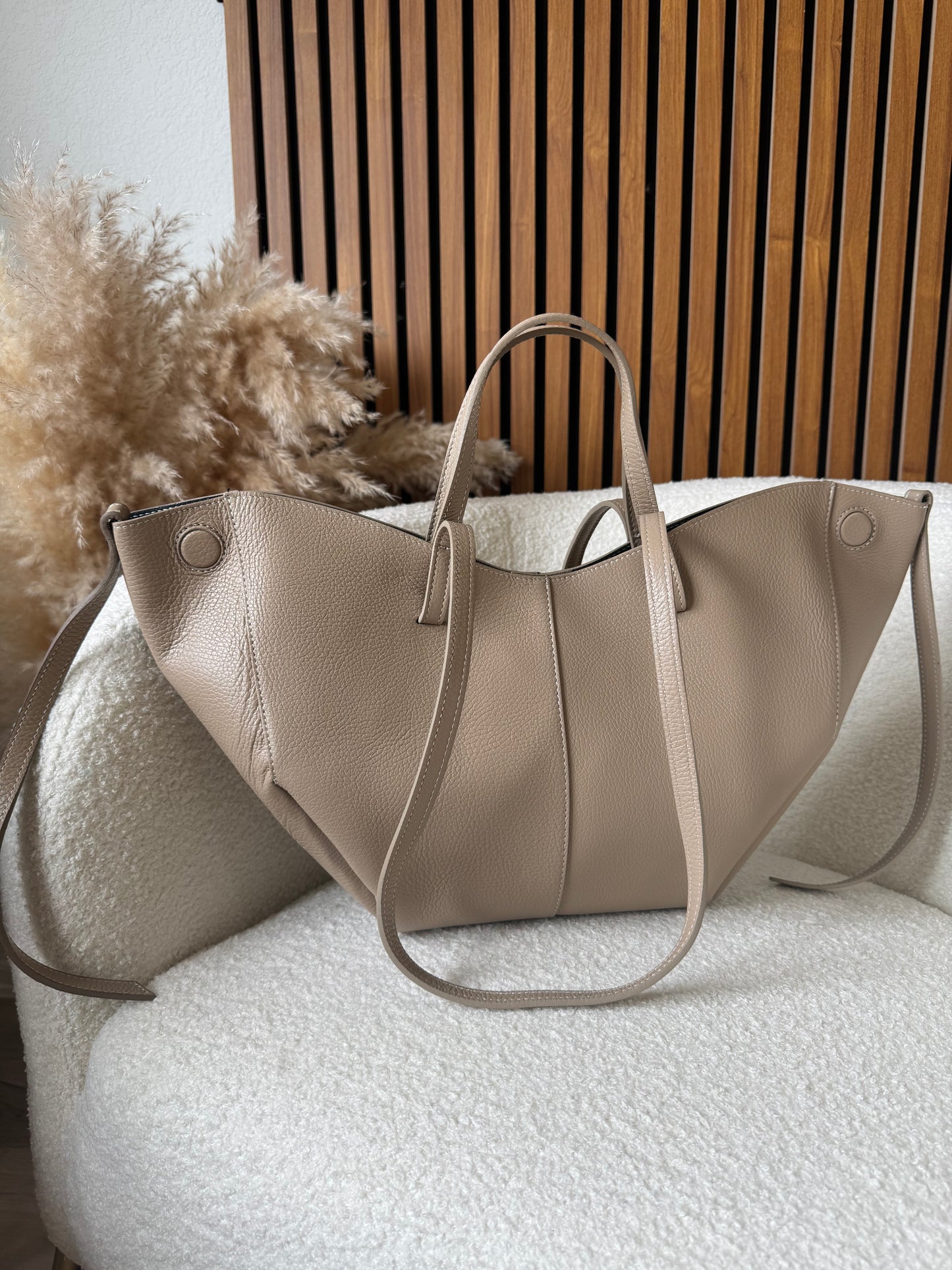 The Italian leather Tote bag Without the Luxury Markup!